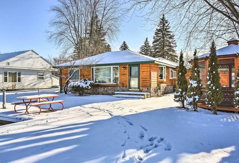 4 Season, Waterfront Houghton Lake House W/ Dock!