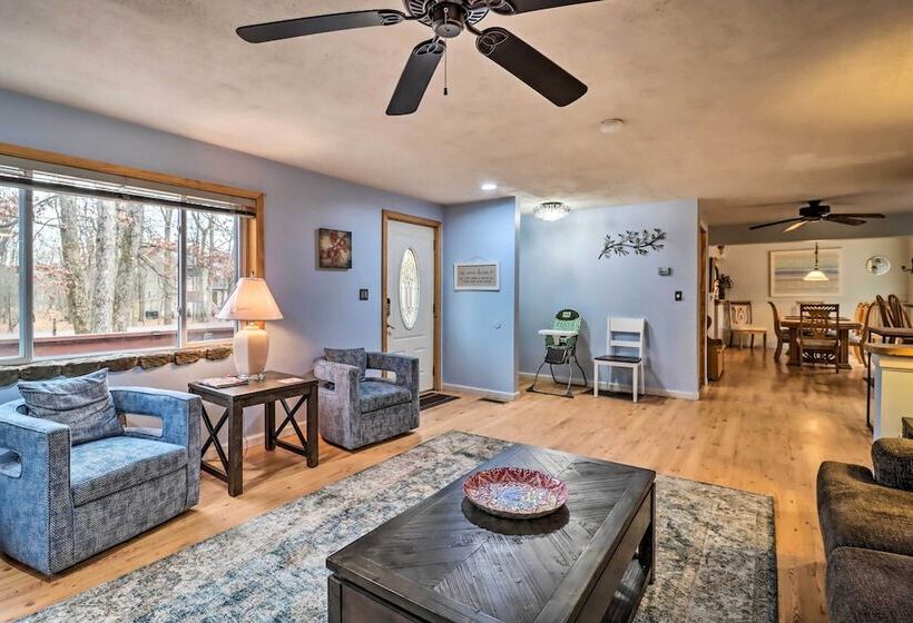 Game Room & Lake Access: Albrightsville Home!