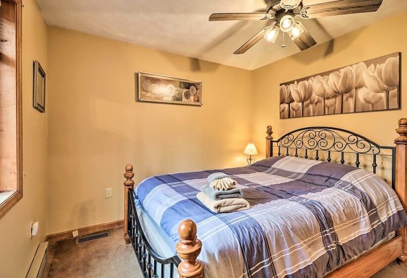 Game Room & Lake Access: Albrightsville Home!