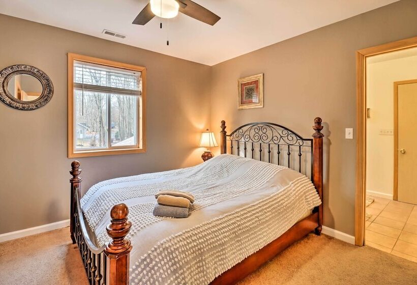 Game Room & Lake Access: Albrightsville Home!