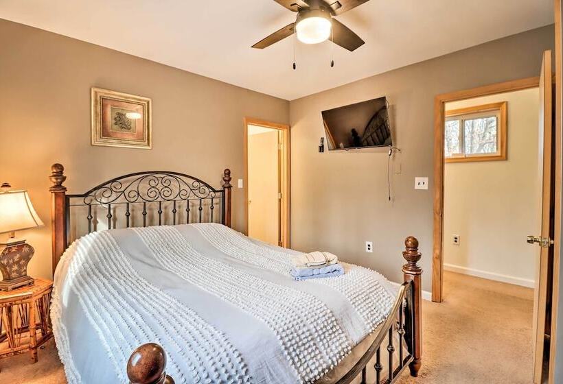 Game Room & Lake Access: Albrightsville Home!