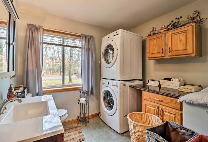 Game Room & Lake Access: Albrightsville Home!