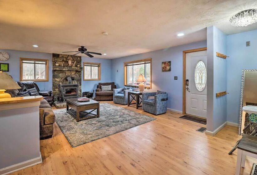 Game Room & Lake Access: Albrightsville Home!