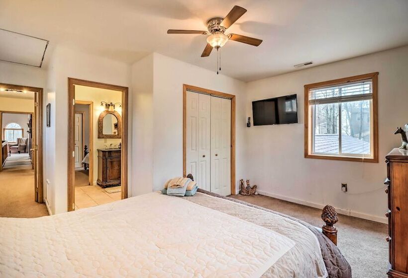 Game Room & Lake Access: Albrightsville Home!