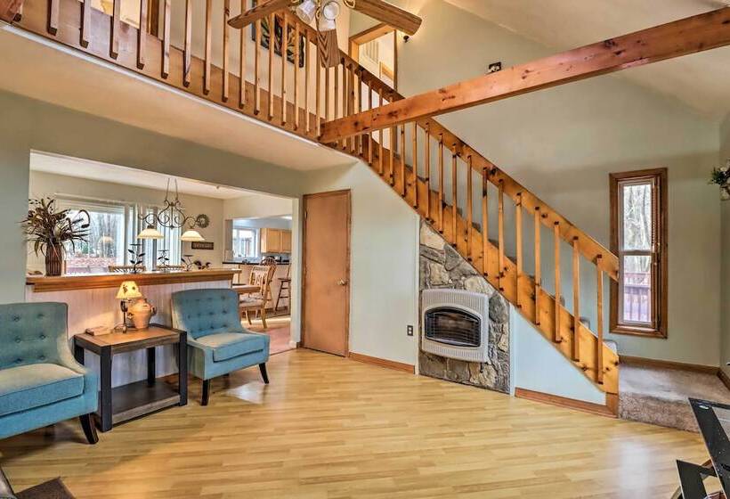 Game Room & Lake Access: Albrightsville Home!