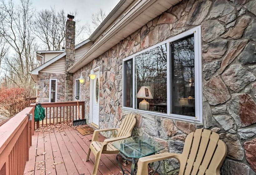 Game Room & Lake Access: Albrightsville Home!