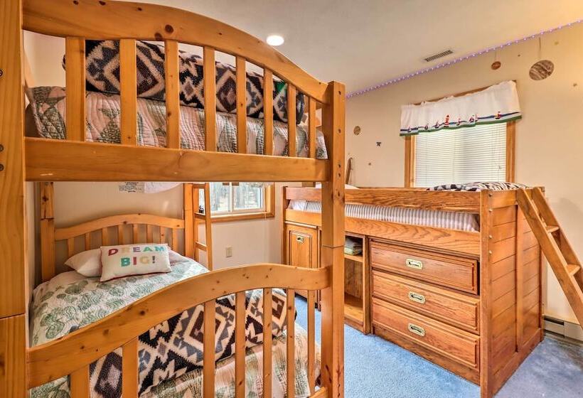 Game Room & Lake Access: Albrightsville Home!