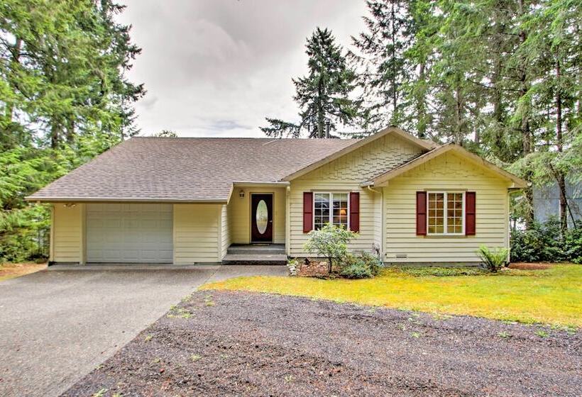 Anderson Island Retreat W/ Lakefront Deck & Canoe!