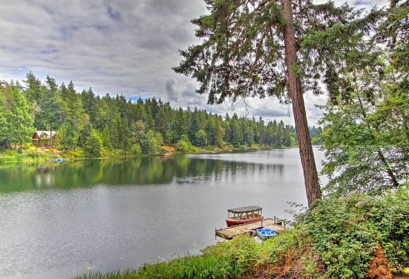 Anderson Island Retreat W/ Lakefront Deck & Canoe!