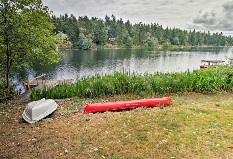 Anderson Island Retreat W/ Lakefront Deck & Canoe!