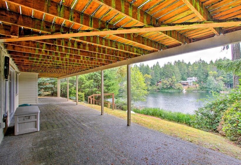 Anderson Island Retreat W/ Lakefront Deck & Canoe!
