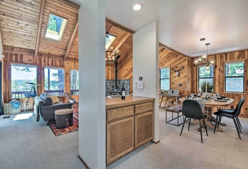 Hot Tub, Fire Pit & Epic Views: Arnold Cabin