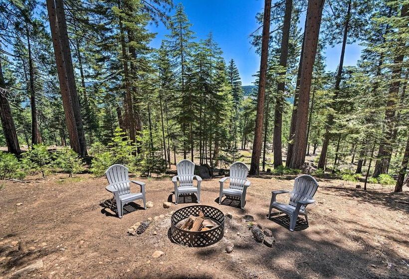 Hot Tub, Fire Pit & Epic Views: Arnold Cabin