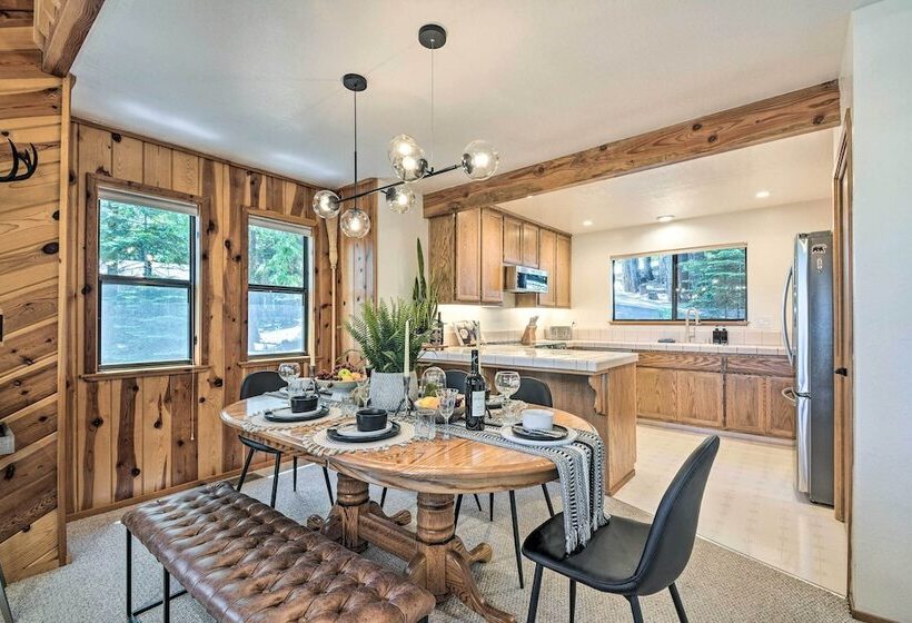 Hot Tub, Fire Pit & Epic Views: Arnold Cabin