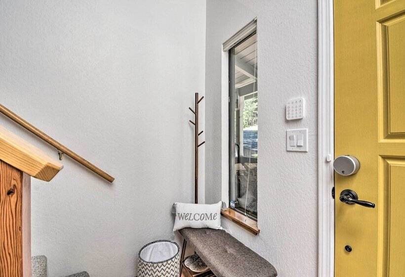 Hot Tub, Fire Pit & Epic Views: Arnold Cabin