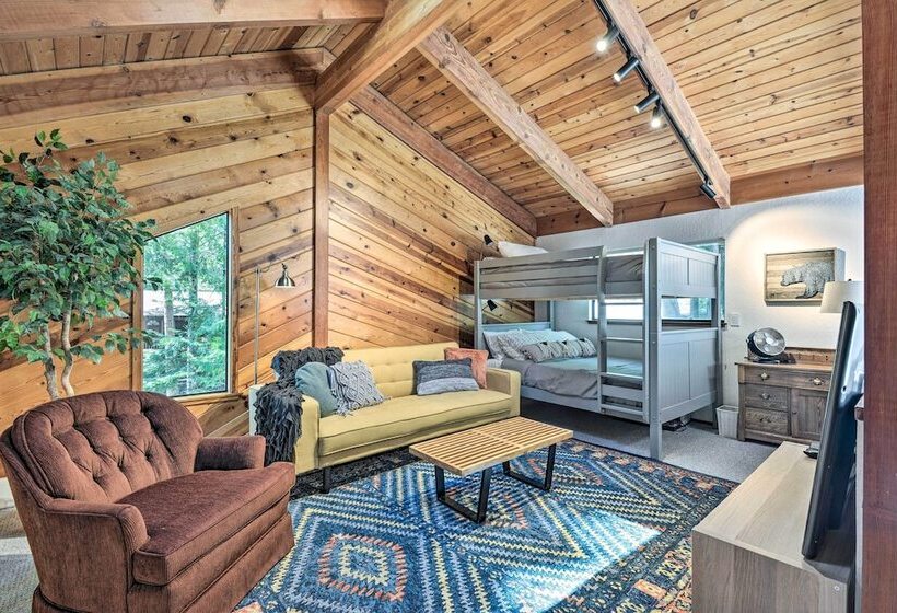 Hot Tub, Fire Pit & Epic Views: Arnold Cabin