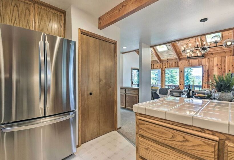 Hot Tub, Fire Pit & Epic Views: Arnold Cabin