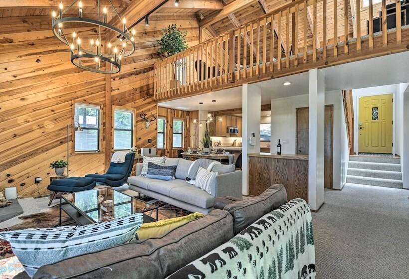 Hot Tub, Fire Pit & Epic Views: Arnold Cabin