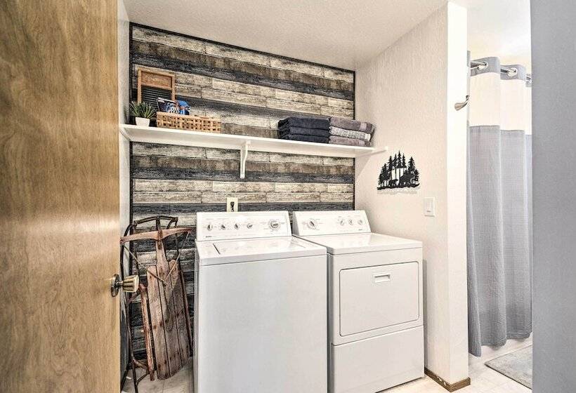 Hot Tub, Fire Pit & Epic Views: Arnold Cabin