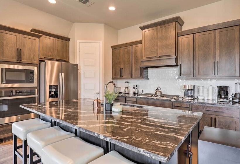 Artsy East Austin Manor W/ Fire Pit < 1 Mi To Golf