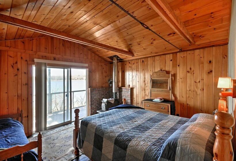 Bayfront Hancock Cottage W/ Beach Access & Views!