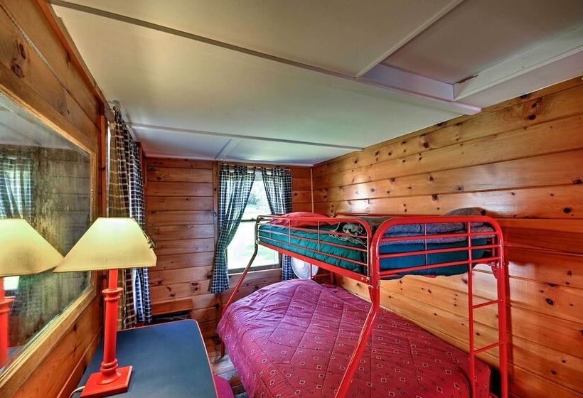 Bayfront Hancock Cottage W/ Beach Access & Views!