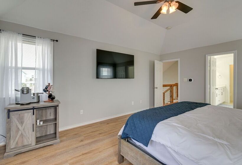 Canal Access & Decks: Bayfront Jamaica Beach House