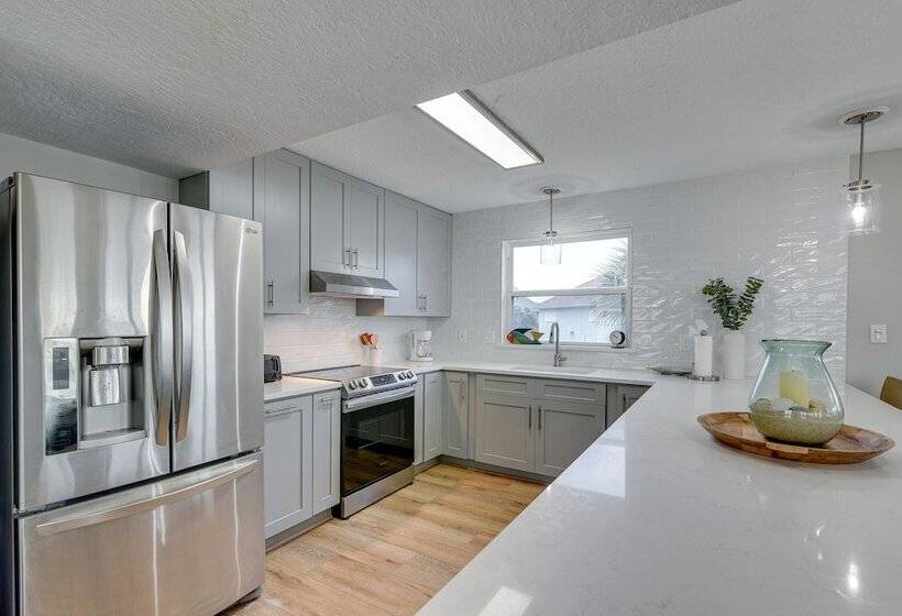 Canal Access & Decks: Bayfront Jamaica Beach House