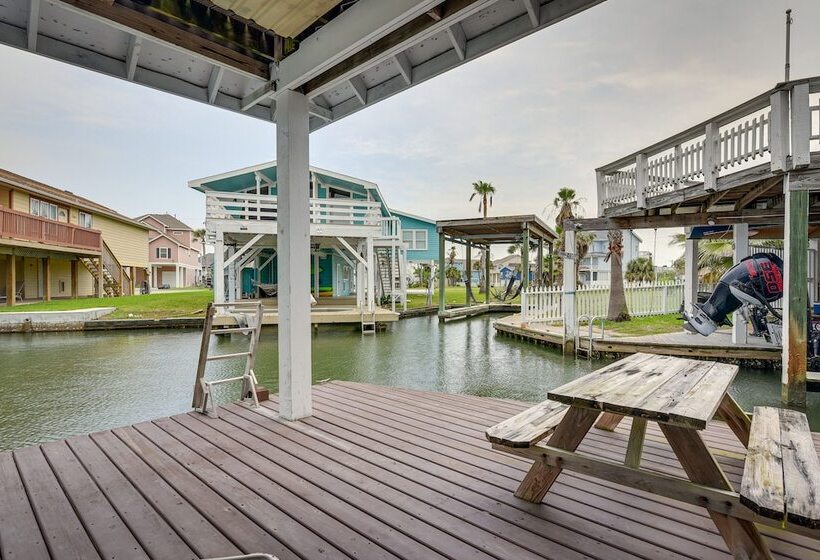 Canal Access & Decks: Bayfront Jamaica Beach House
