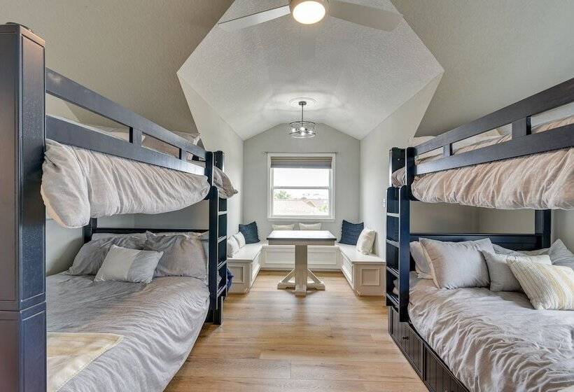 Canal Access & Decks: Bayfront Jamaica Beach House