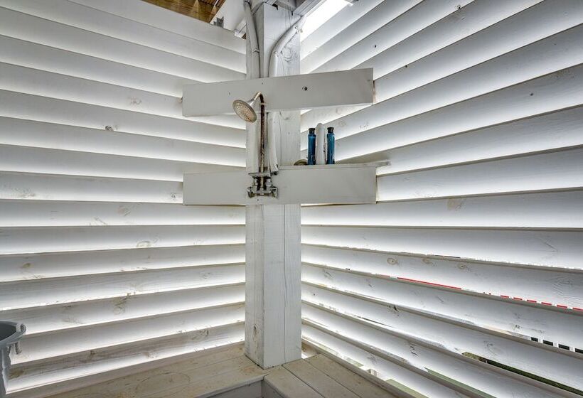 Canal Access & Decks: Bayfront Jamaica Beach House