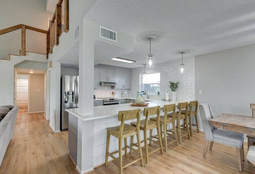 Canal Access & Decks: Bayfront Jamaica Beach House