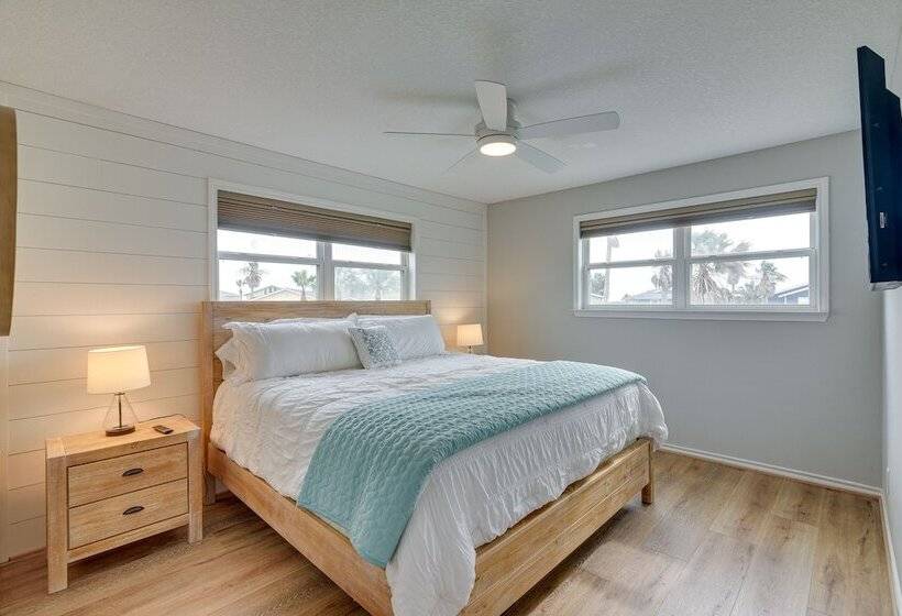 Canal Access & Decks: Bayfront Jamaica Beach House