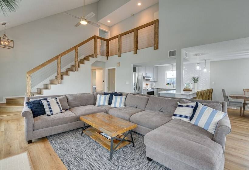 Canal Access & Decks: Bayfront Jamaica Beach House