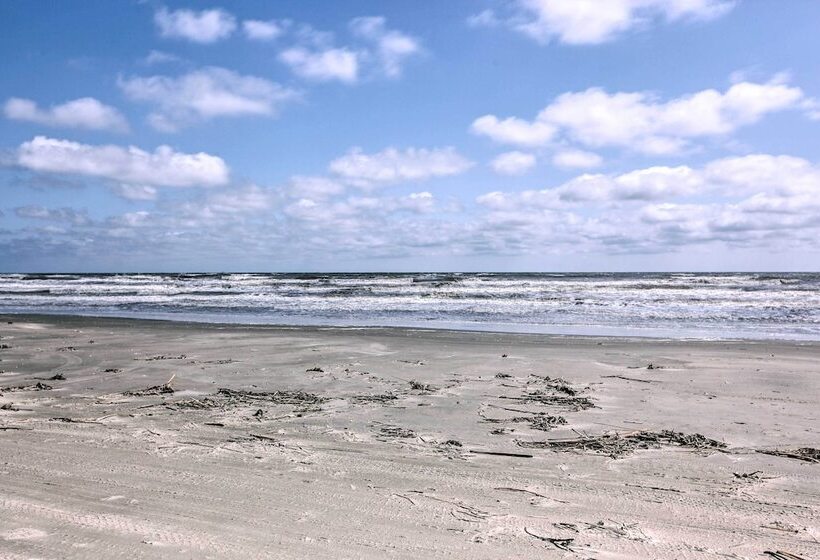 Canal Access & Decks: Bayfront Jamaica Beach House