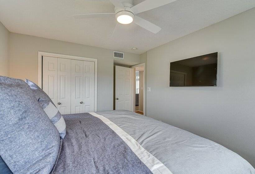 Canal Access & Decks: Bayfront Jamaica Beach House