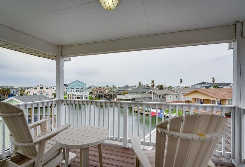 Canal Access & Decks: Bayfront Jamaica Beach House
