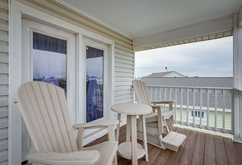 Canal Access & Decks: Bayfront Jamaica Beach House