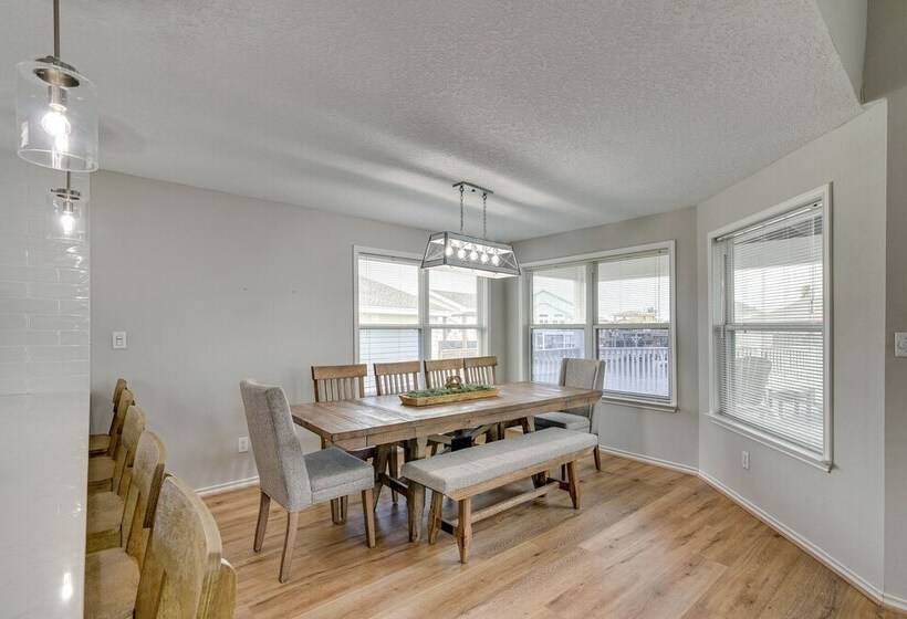 Canal Access & Decks: Bayfront Jamaica Beach House