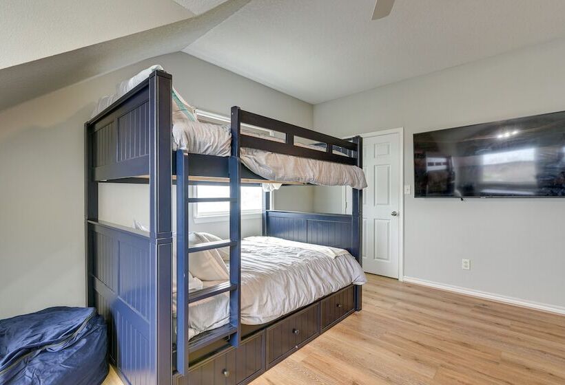 Canal Access & Decks: Bayfront Jamaica Beach House