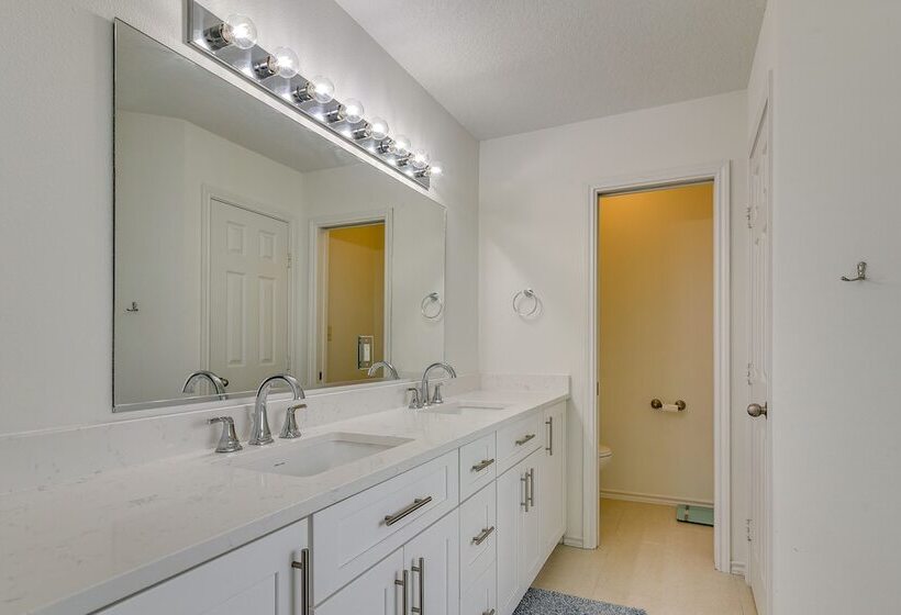 Canal Access & Decks: Bayfront Jamaica Beach House