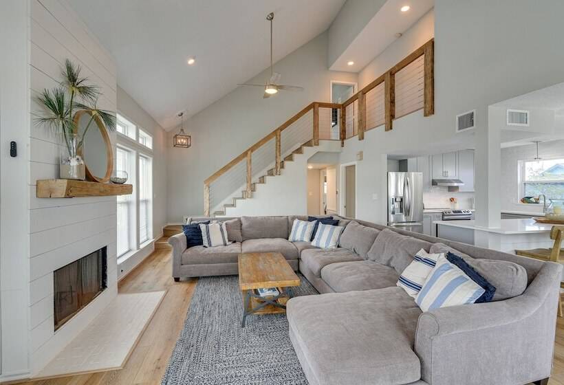 Canal Access & Decks: Bayfront Jamaica Beach House