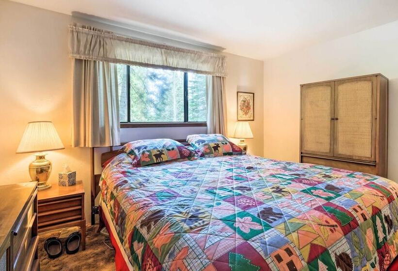 Near Hiking & Skiing: Bear Valley Cabin!