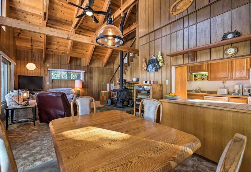 Near Hiking & Skiing: Bear Valley Cabin!