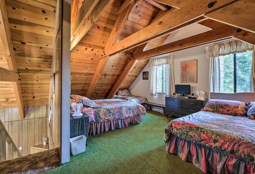 Near Hiking & Skiing: Bear Valley Cabin!