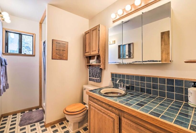 Near Hiking & Skiing: Bear Valley Cabin!