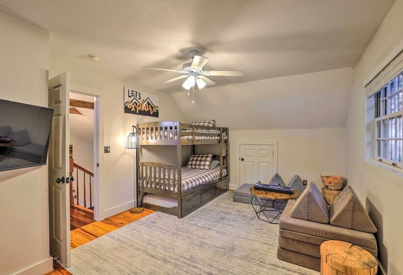 Tranquil Hendersonville Cabin W/ Mountain Views!