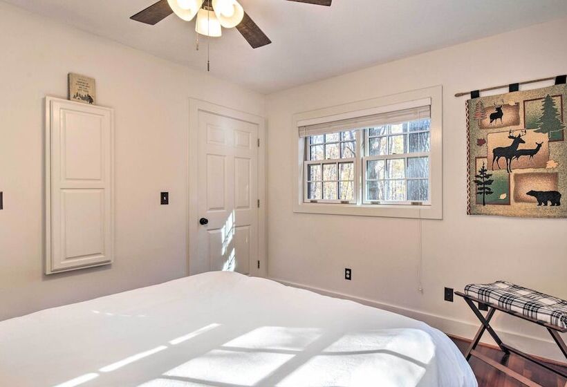 Tranquil Hendersonville Cabin W/ Mountain Views!