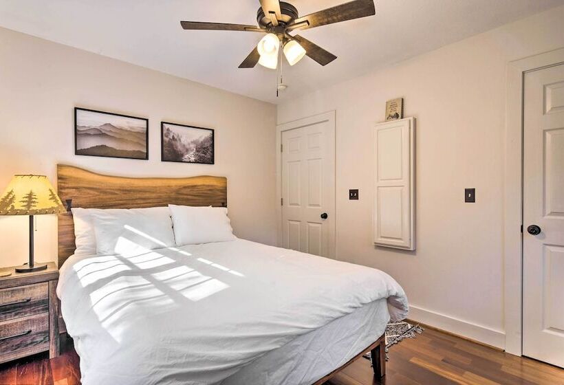 Tranquil Hendersonville Cabin W/ Mountain Views!