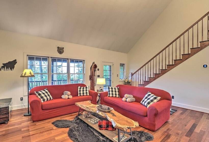 Tranquil Hendersonville Cabin W/ Mountain Views!